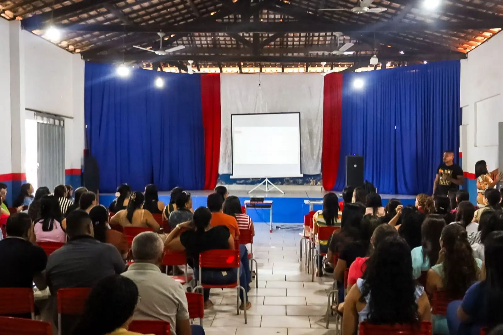 Foto 2 – Mangabeiras realiza formação continuada para profissionais da educação