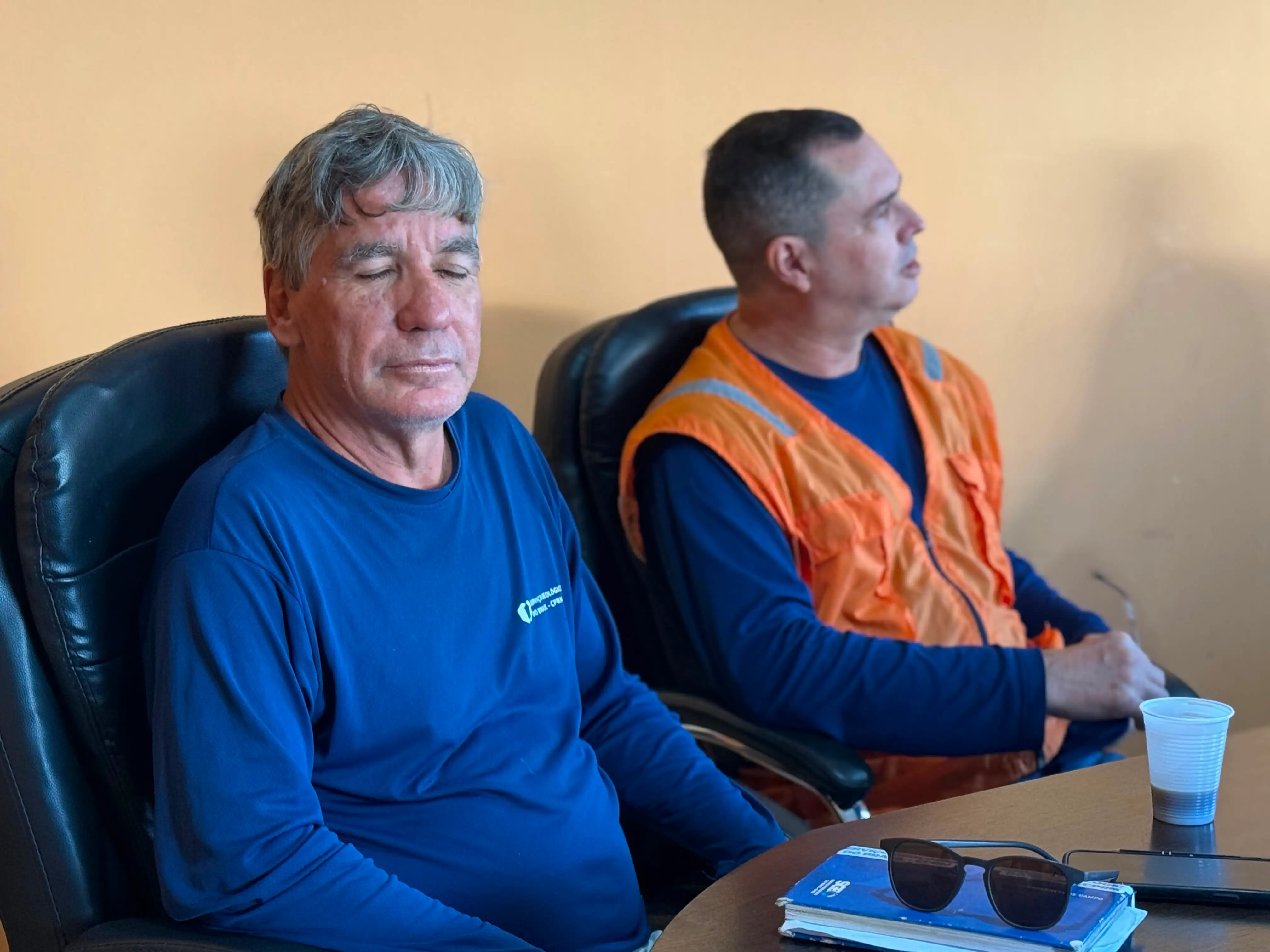 Foto 2 – Prefeitura realiza reunião com Serviço Geológico, Comitê de Crise e Defesa Civil para tratar de rachaduras em residência