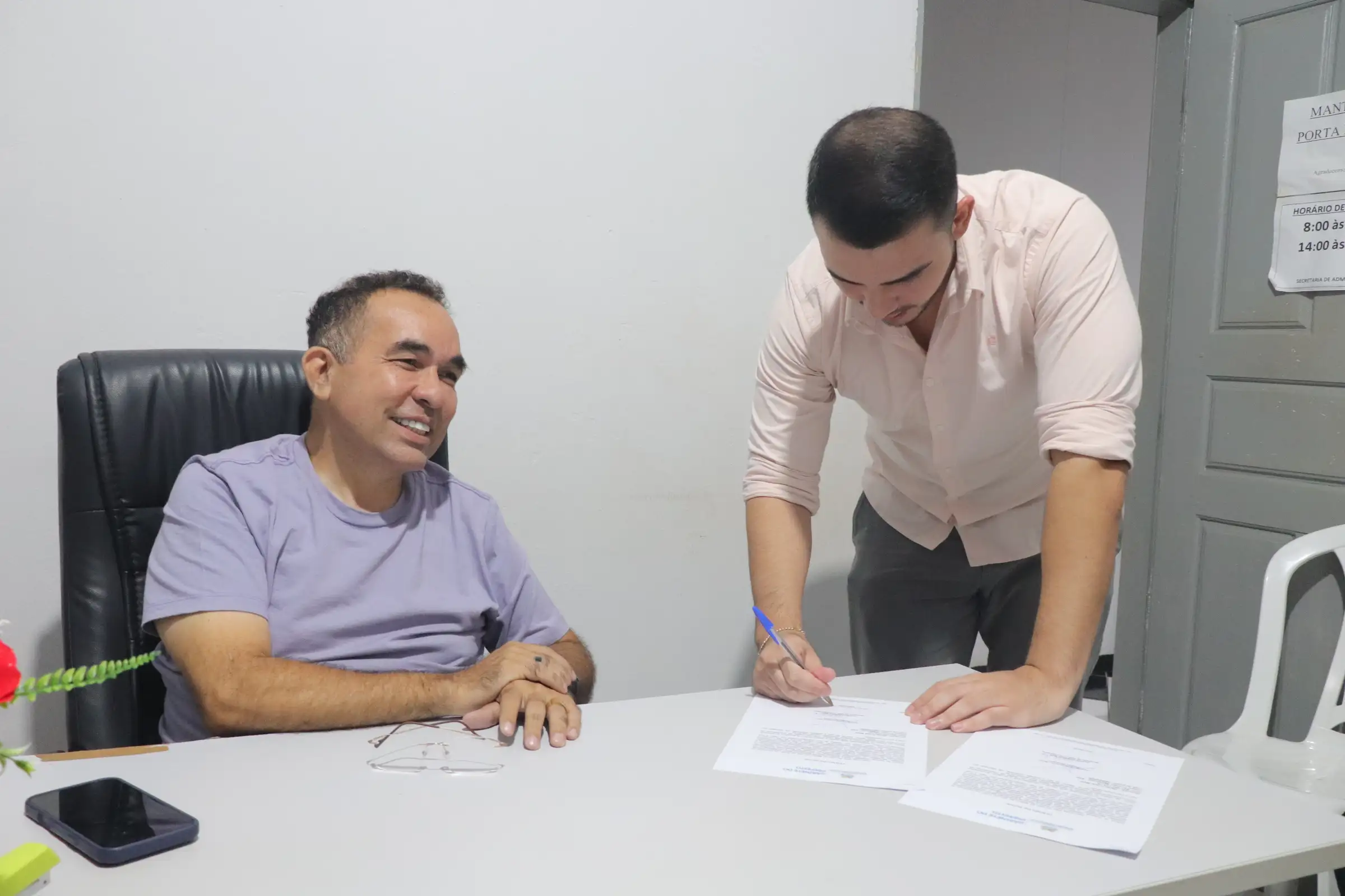 Foto 4 – São Raimundo das Mangabeiras empossa quatro novos médicos e reforça compromisso com a saúde públic