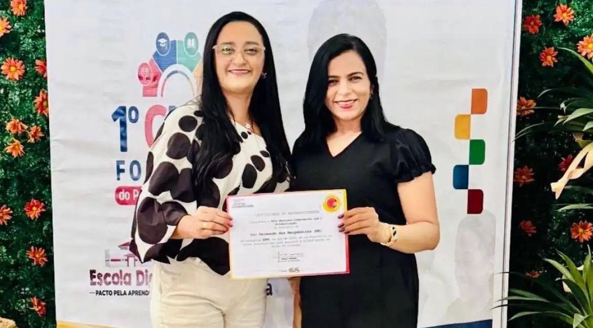 Foto 1 – Mangabeiras recebe Selo Ouro em alfabetização
