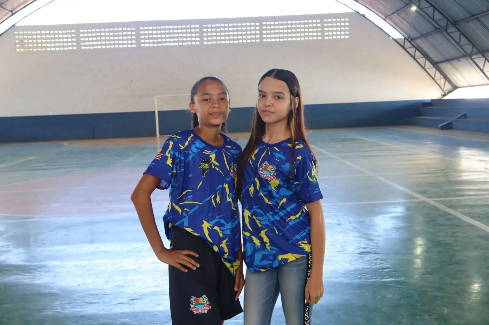Foto 1 – Mangabeiras entrega uniformes aos atletas que representarão o município nos Jogos Escolares Maranhenses